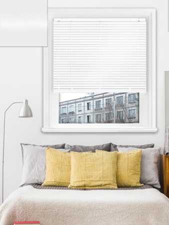 Gloss White 25mm Aluminium Venetian Blind Gloss White 25mm Aluminium Venetian Blind