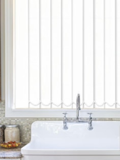 Light Filtering White 89mm Fire Retardant Vertical Blind Light Filtering White 89mm Fire Retardant Vertical Blind