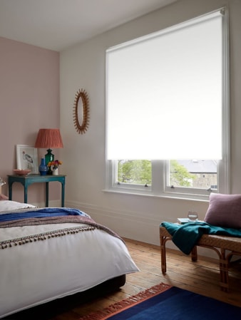 White Blackout Thermal Roller Blind White Blackout Thermal Roller Blind