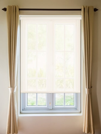 Cream Sheer Cordless Spring Loaded Roller Blind Cream Sheer Cordless Spring Loaded Roller Blind