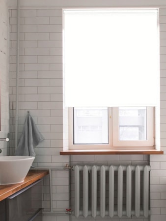 Waterproof White Cordless Spring Loaded Roller Blind Waterproof White Cordless Spring Loaded Roller Blind