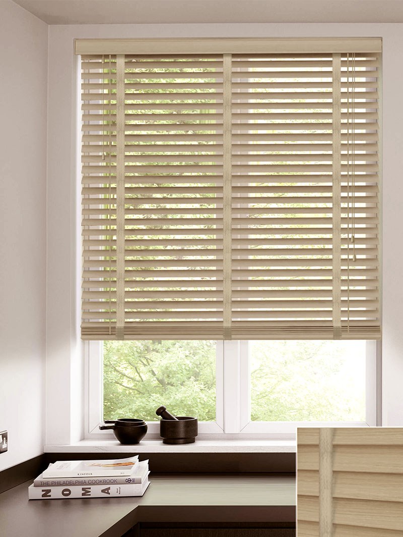 https://www.orderblinds.co.uk/orderblinds/i/pzi/greige-50mm-faux-wood-venetian-blind-with-tapes_wfgrei.jpg?_t=2214133127